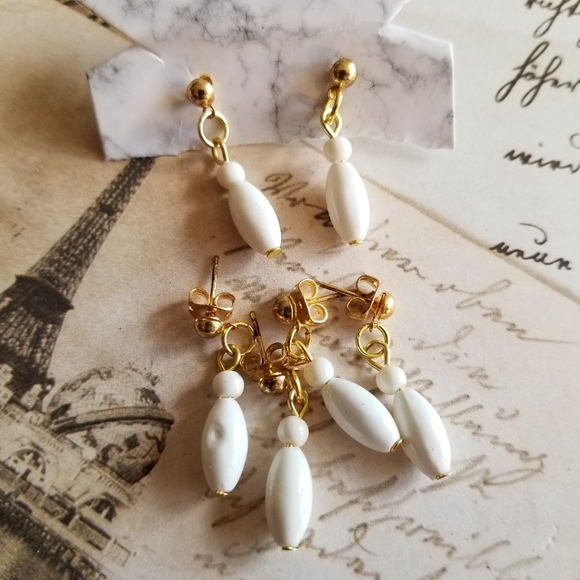 3 pairs of white and gold tone metal earrings bead beaded vintage - Picture 3 of 5